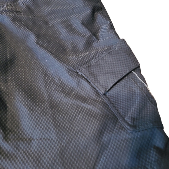 Lululemon men's black wet Dry warm cargo shorts - Picture 3 of 9
